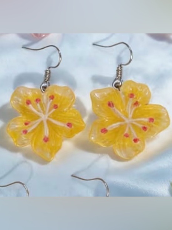 Jewelry - 💎4/$24💎Yellow Floral Dangle Earrings